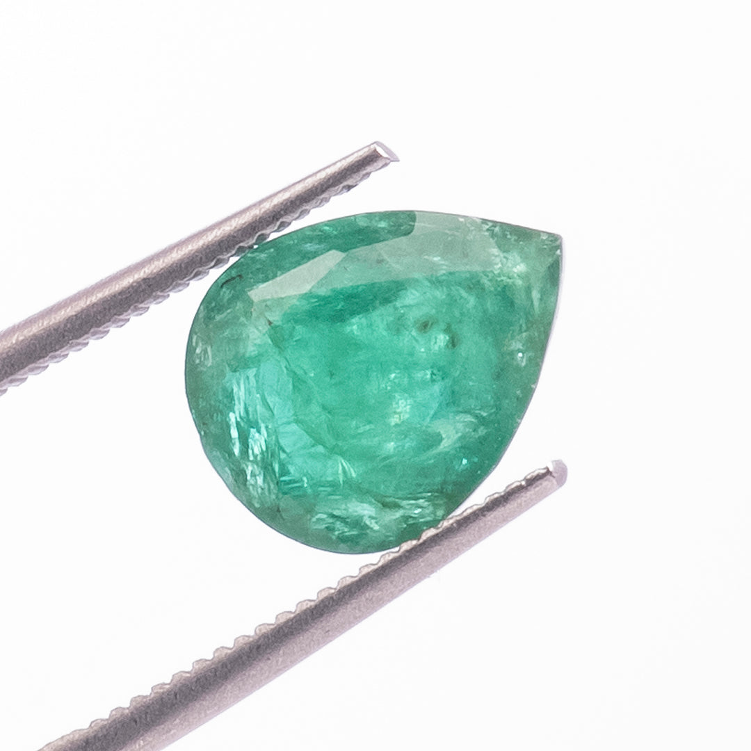 Esmeralda Natural Corte Pera 2.75qts