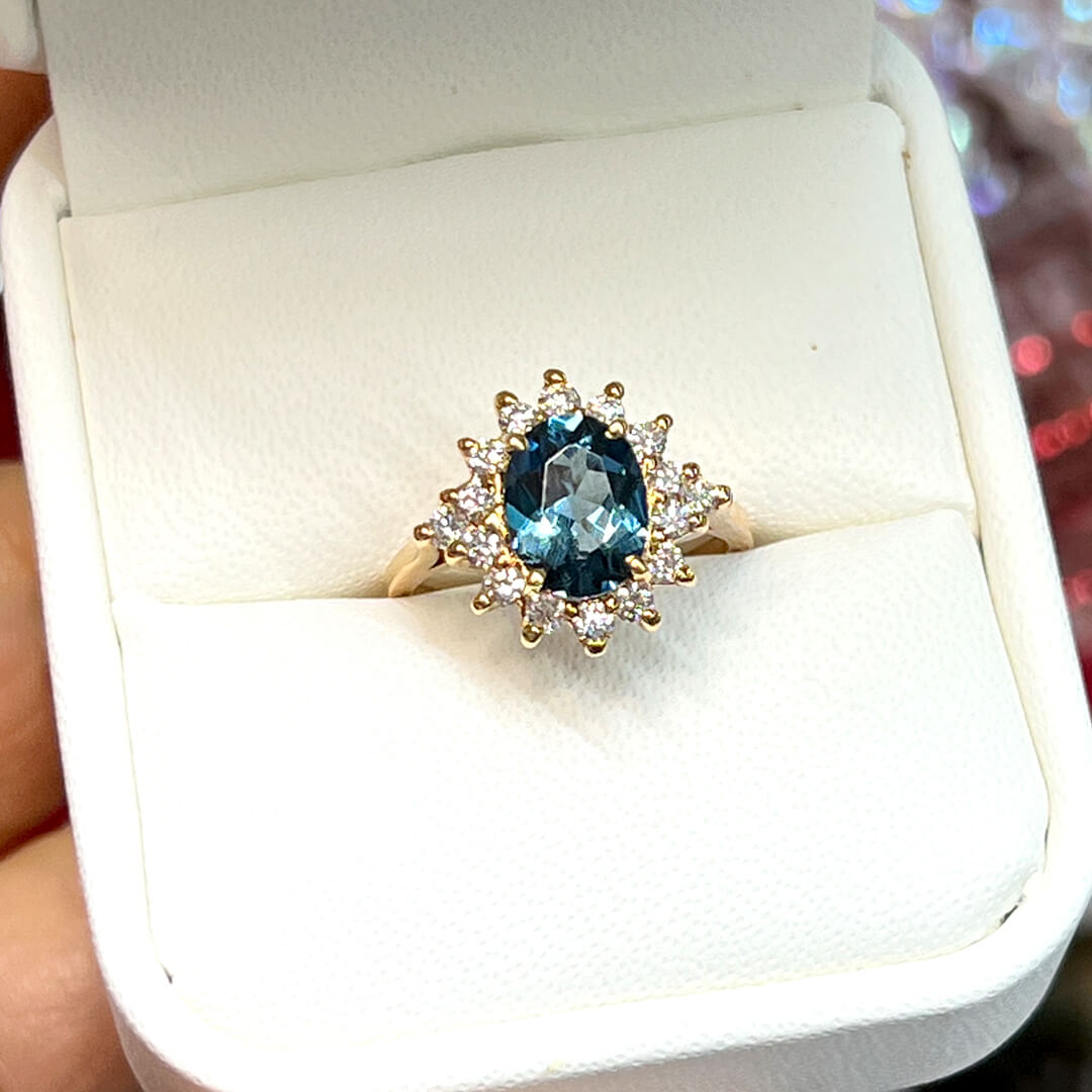 Anillo Diana con Topacio London Blue Oval 9x7mm