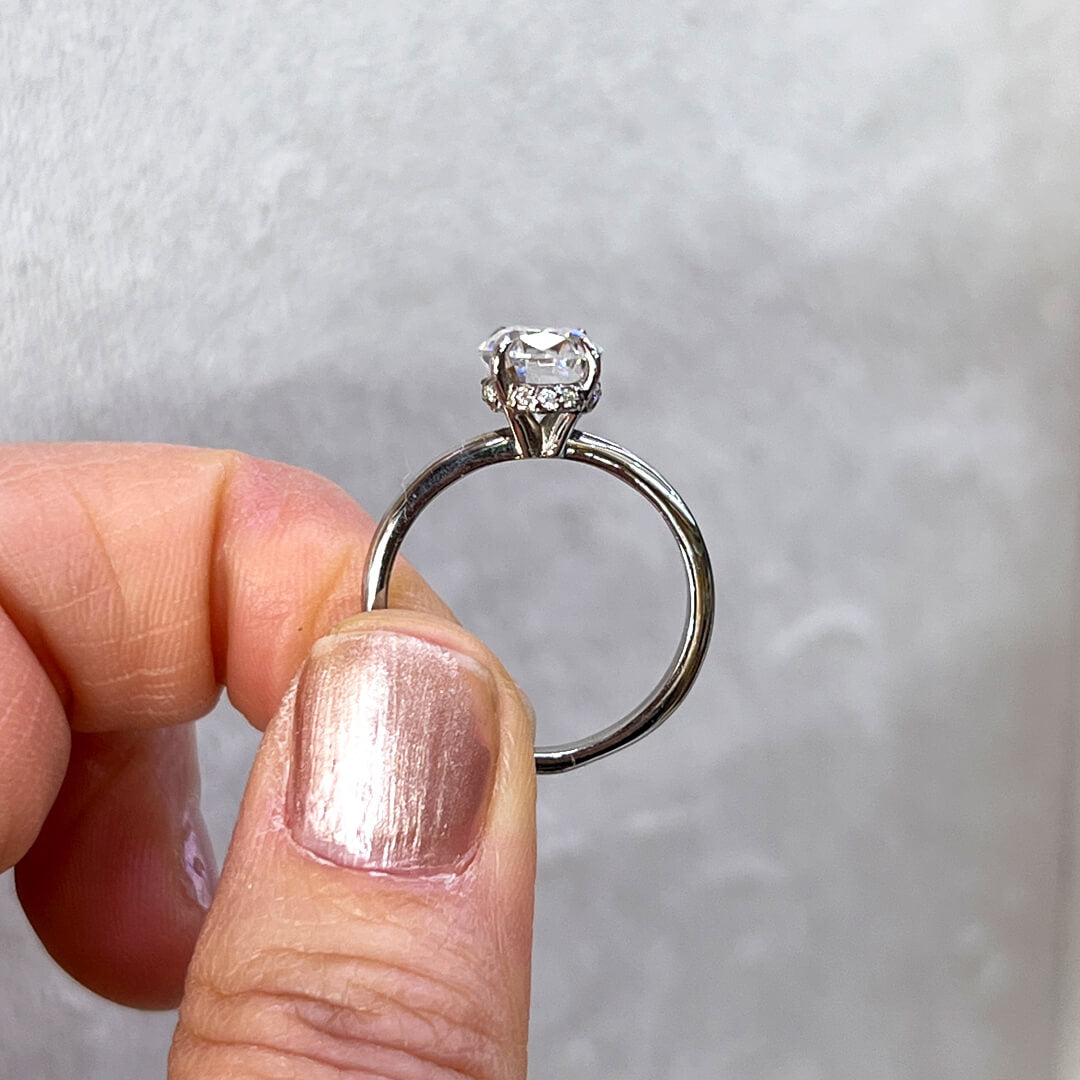 Anillo Hailey con Moissanita Oval 2.00qts 9x7mm