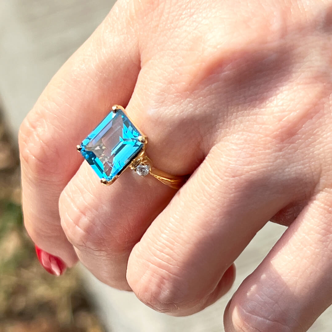 Anillo Topacio Swiss Blue 14k