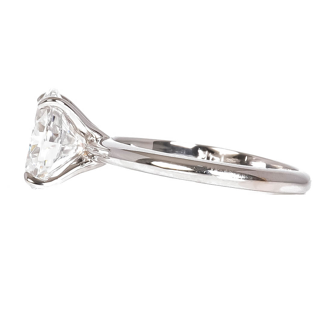 Anillo Grace con Moissanita Oval 9x7mm