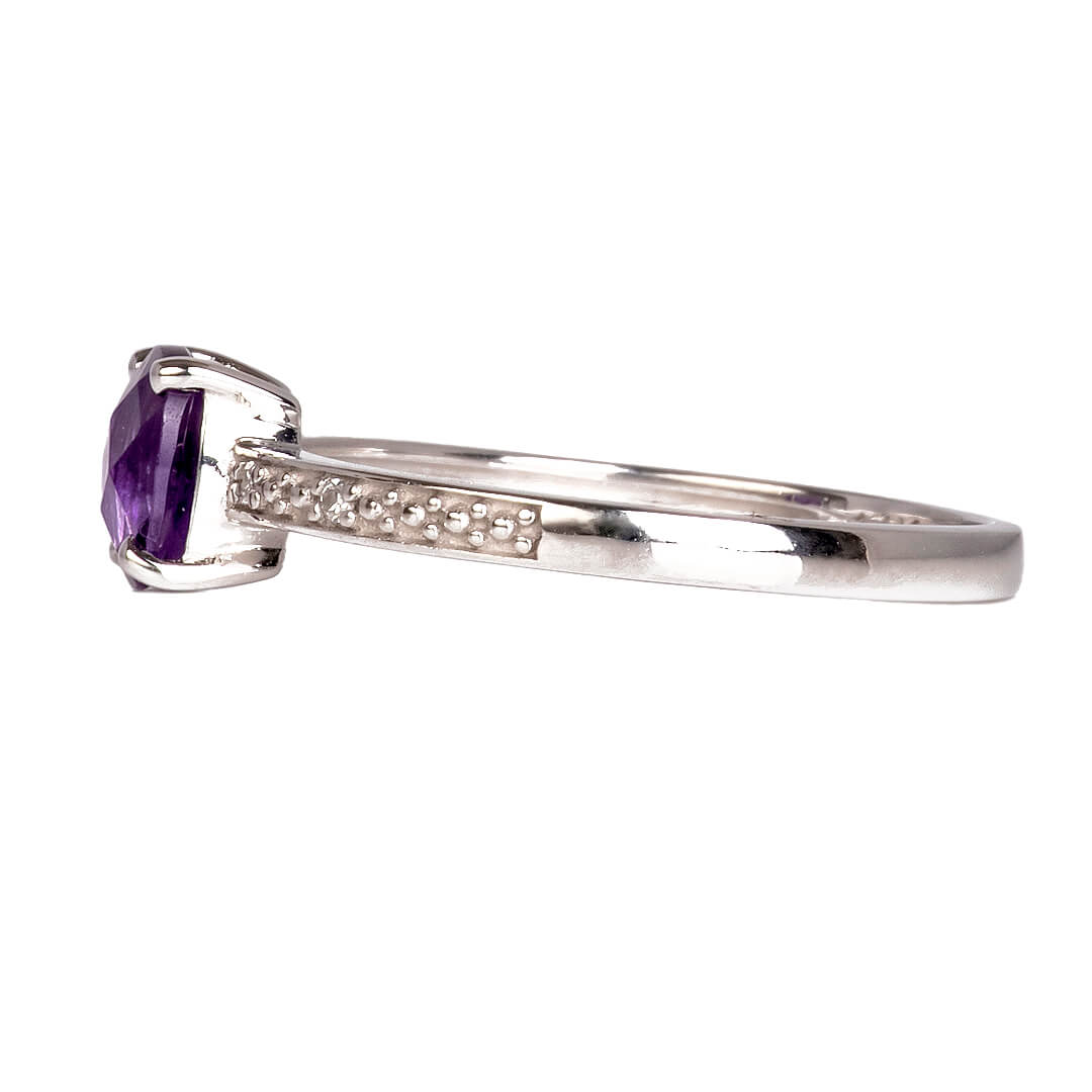 Anillo con Amatista 6mm y Diamantes Laterales 0.02qts