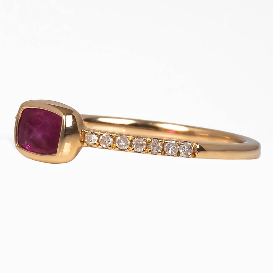 Anillo con Rubí 0.45qts y Diamantes Naturales 0.11qts