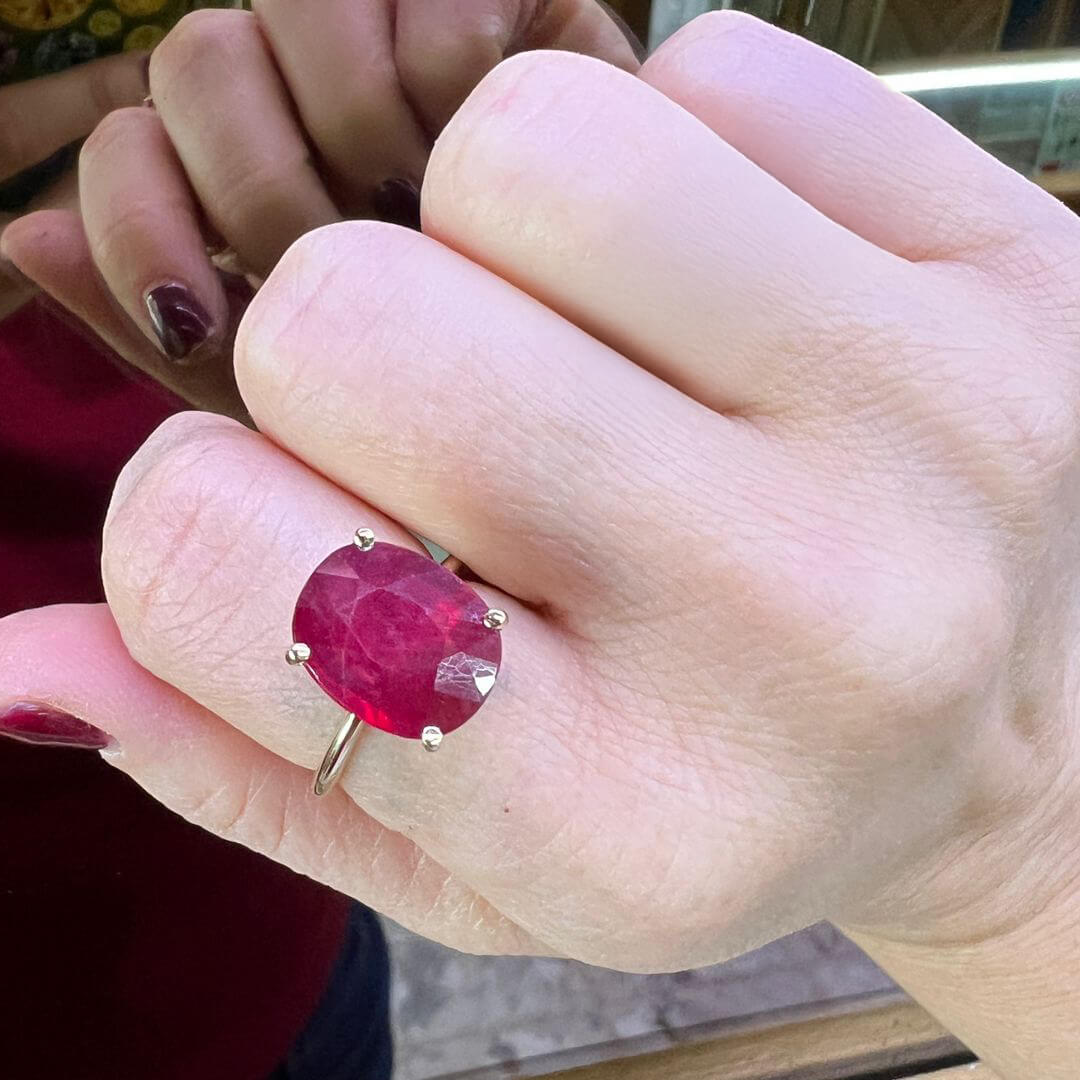 Anillo con Rubí Oval 9qts