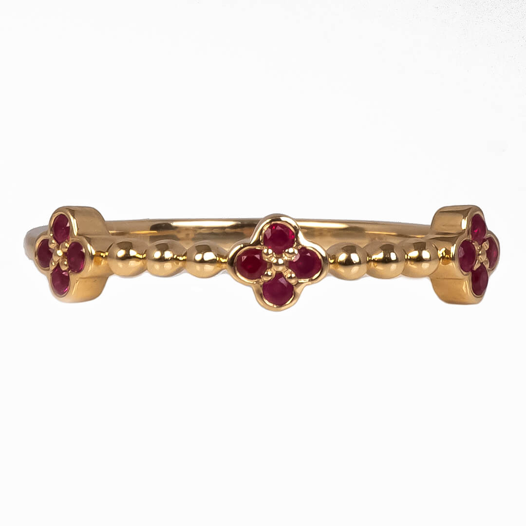 Anillo con Rubíes 0.11qts en Forma de Flores