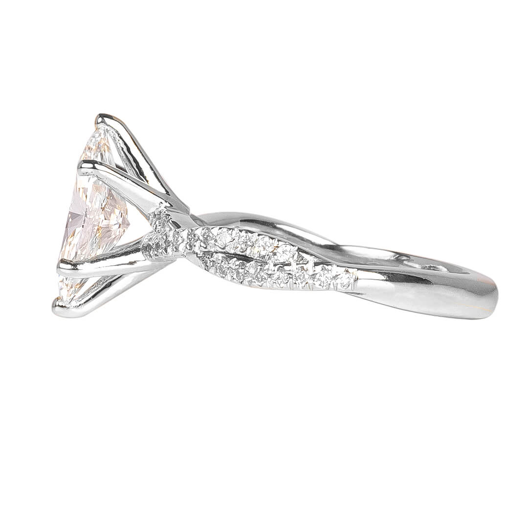 Anillo de Compromiso con Diamantes Labgrown Corte Marquise y Diamantes Laterales 1.57qts