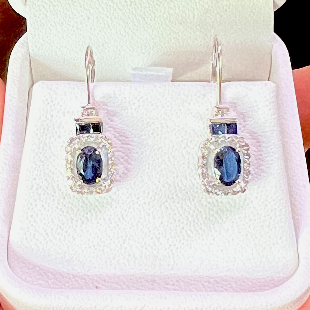 Aretes con Zafiros y Diamantes Naturales 0.30qts
