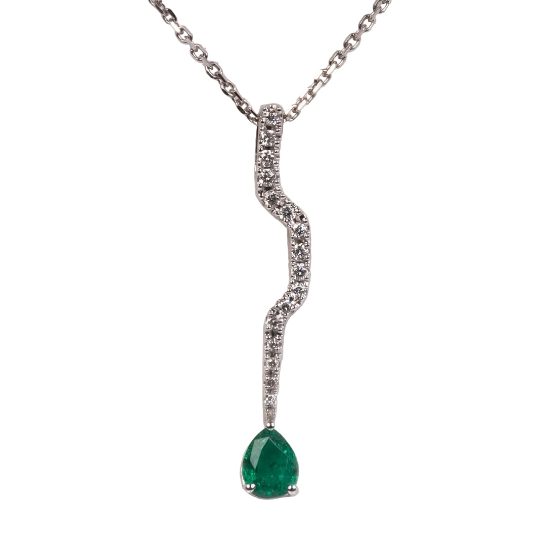 Cadena con Dije de Esmeralda Natural 0.30qts y Diamantes Naturales 0.12qts