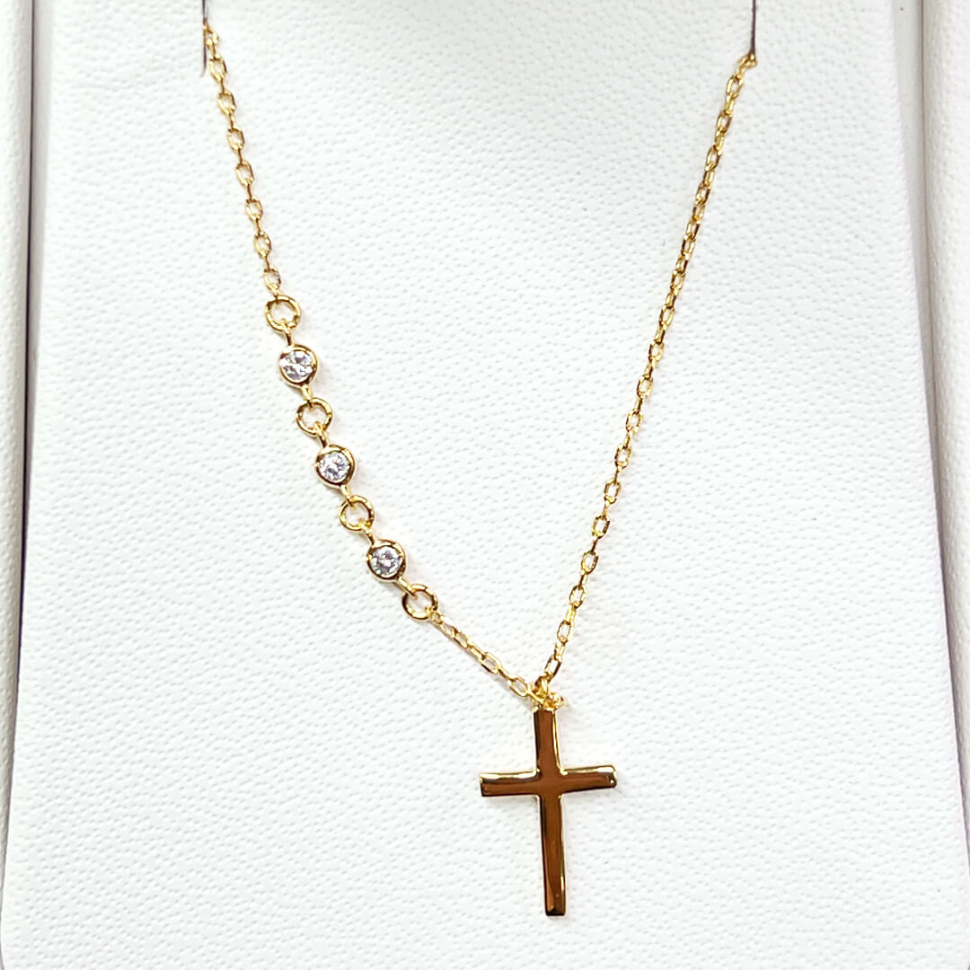 Collar de Plata Dorada con Cruz y Circonias