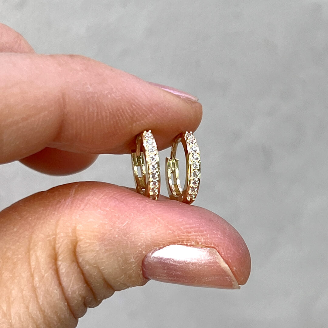 Huggies Redondos con Circonias 10mm