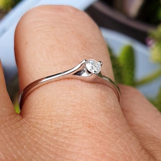 Solitario en 3 Uñas Encontradas 0.10qts