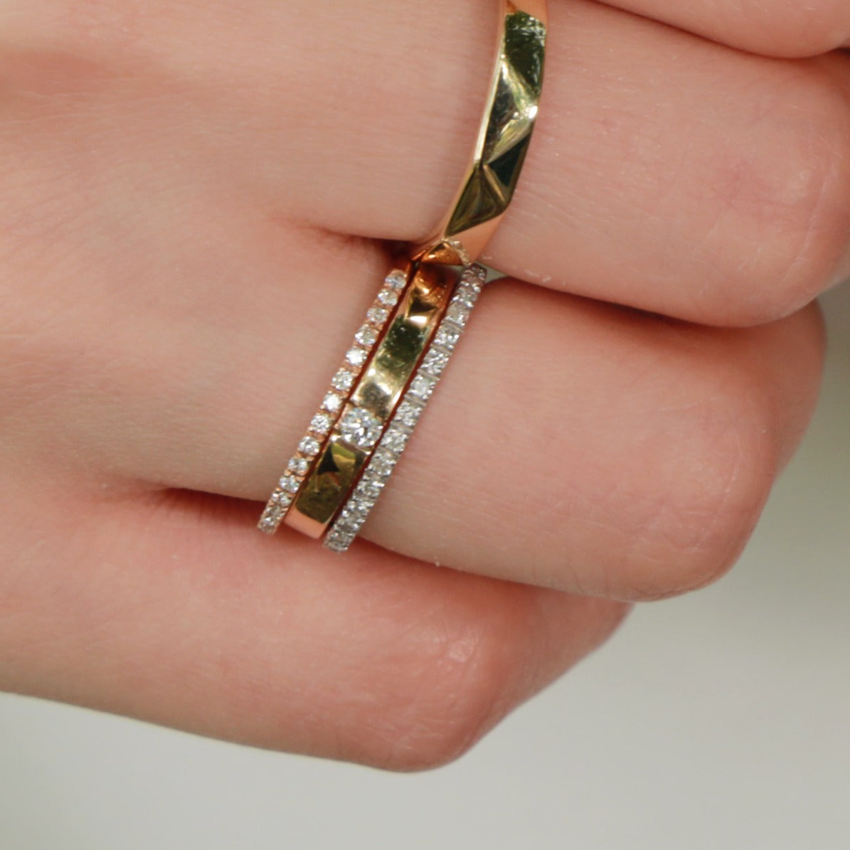 Anillo de Boda Lisa con Diamante