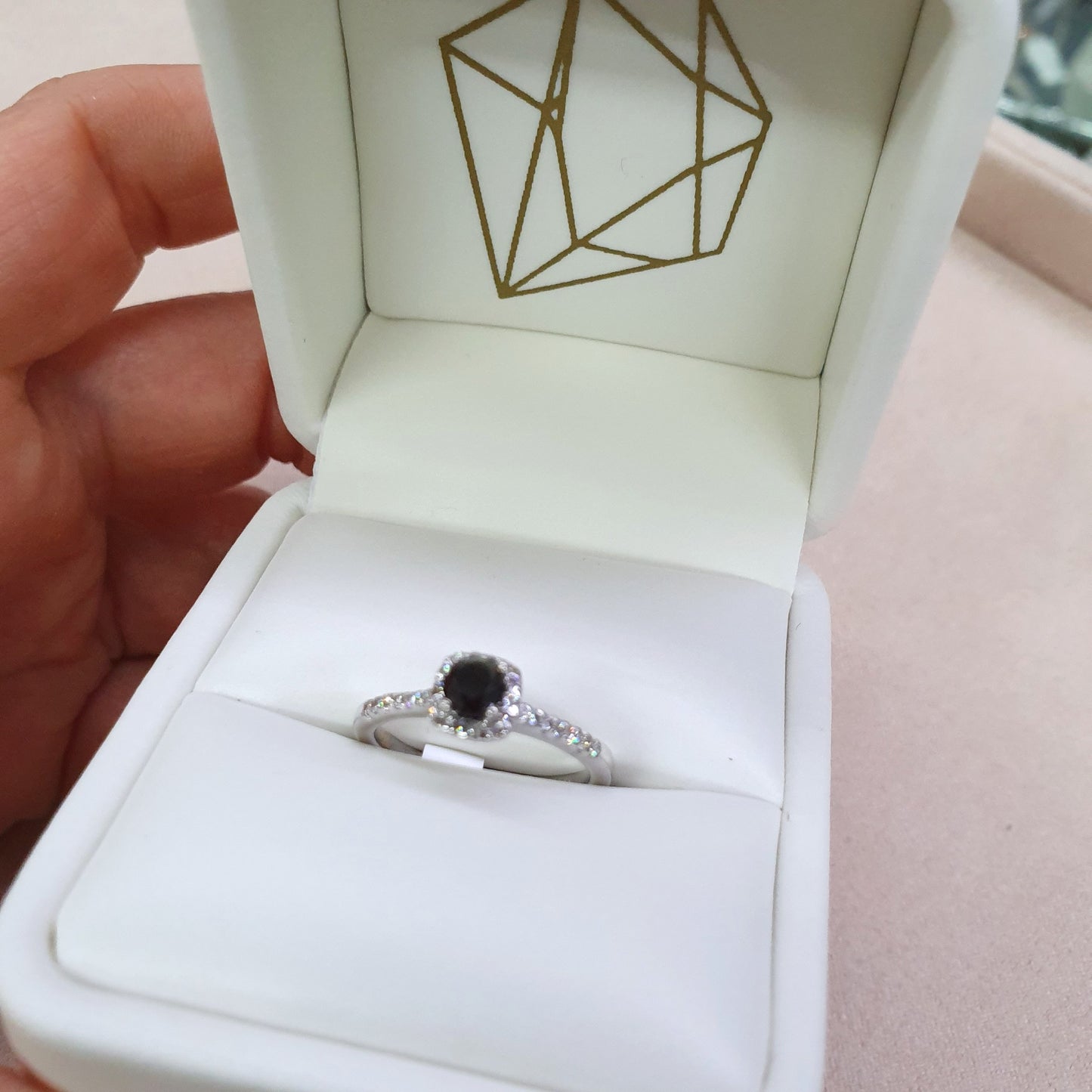 Anillo Black Diamond with Halo