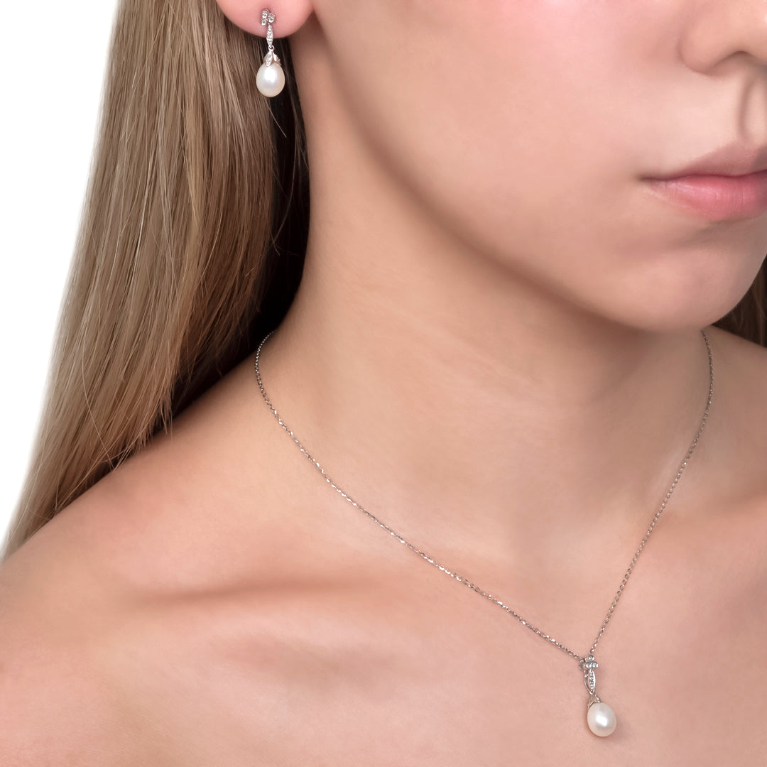 Juego Aretes y Gargantilla con Perla Cultivada y Diamantes