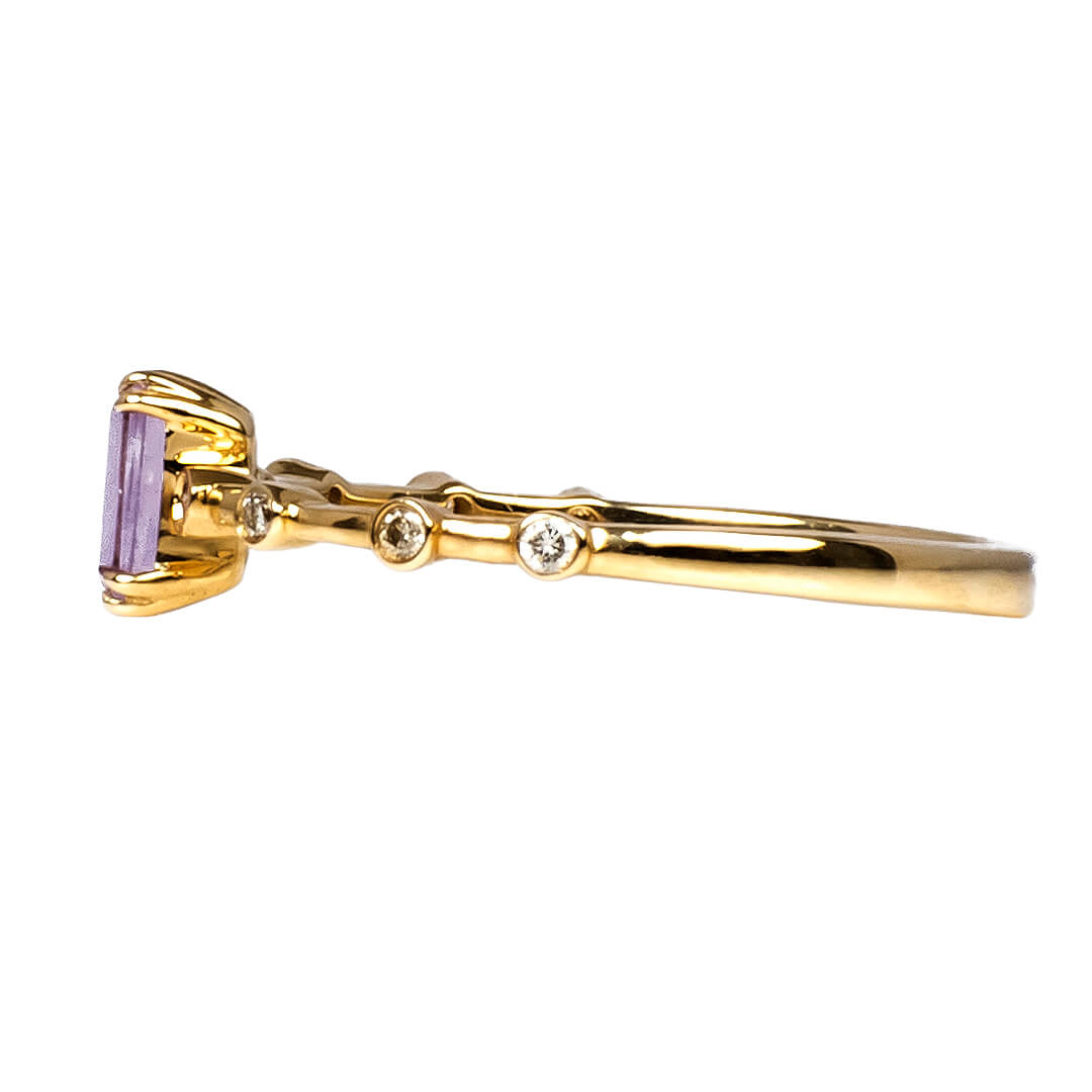 Anillo Amatista Corte Esmeralda y Diamantes 0.08qts
