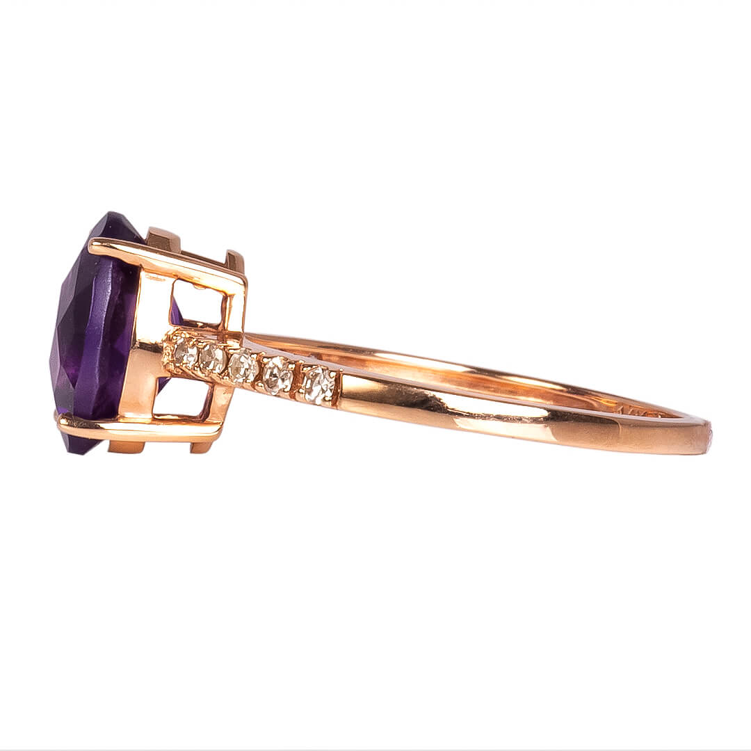 Anillo Amatista Oval con Diamantes 0.10qts