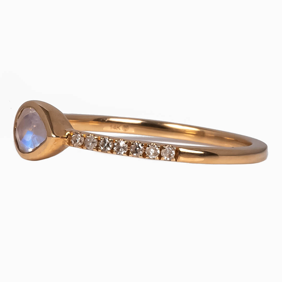 Anillo con Piedra Luna Corte Pera 0.35qts Diamantes Naturales 0.10qts