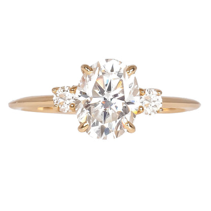 Anillo Daniela con Moissanita Corte Oval 2.00qts y Laterales 0.10qts