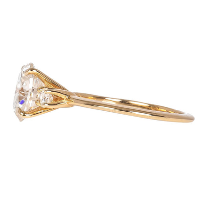 Anillo Daniela con Moissanita Corte Oval 2.00qts y Laterales 0.10qts