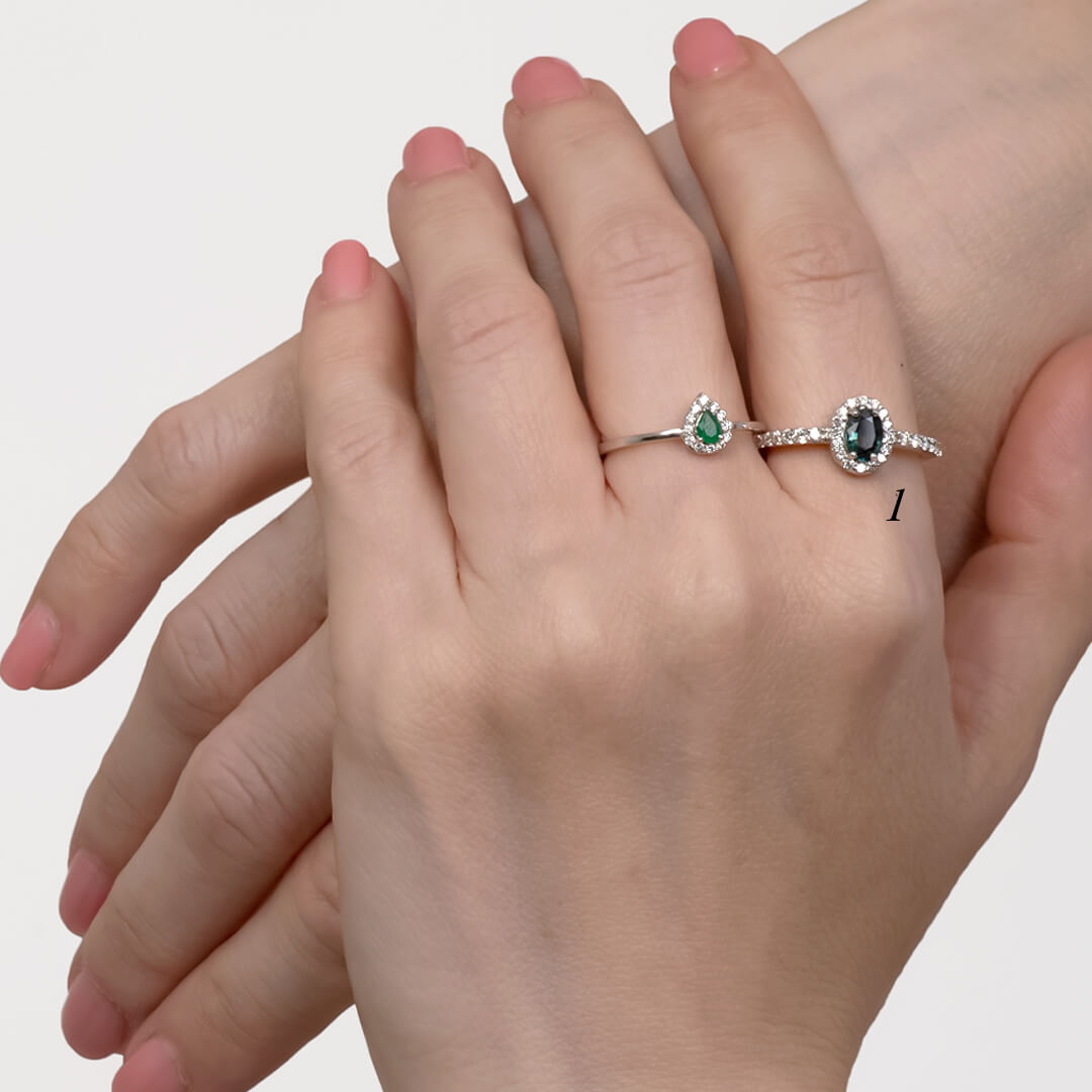 Anillo con Zafiro "Mermaid" Sirena Oval con Diamantes Naturales Laterales