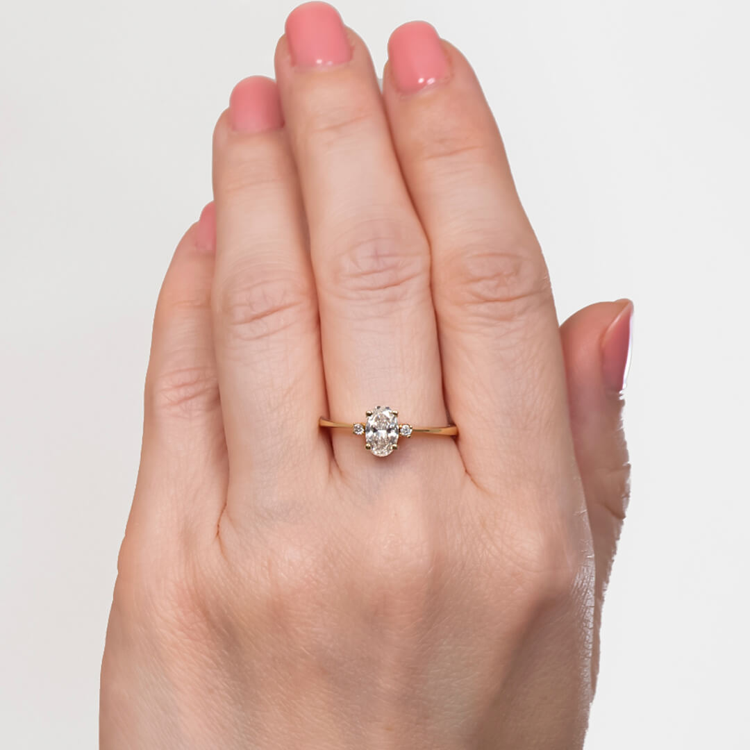 Anillo de Compromiso Ema con Diamante Oval GIA 0.59qts
