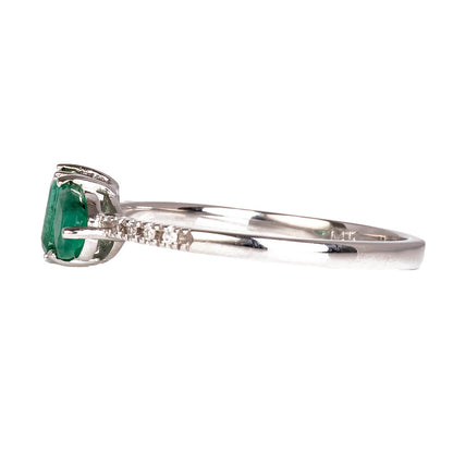 Anillo con Dos Esmeraldas Corte Esmeralda y Pera 5x3mm y Diamantes Laterales 0.02qts