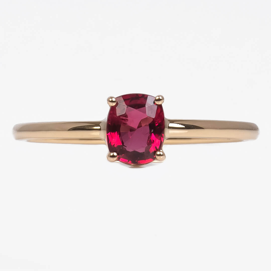 Anillo con Espinela Natural 0.62qts