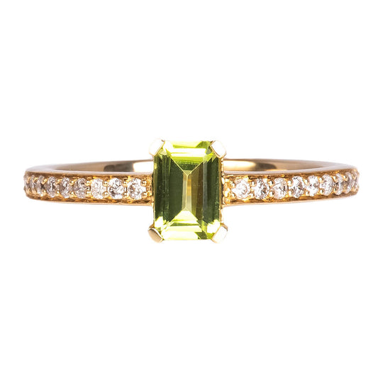 Anillo con Peridoto 0.55qts y Diamantes Laterales 0.17qts