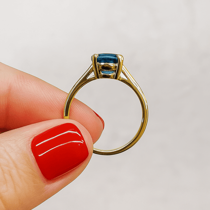 Anillo con Topacio London Blue Oval 9x7mm