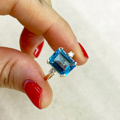 Anillo con Topacio Swiss Blue 14k