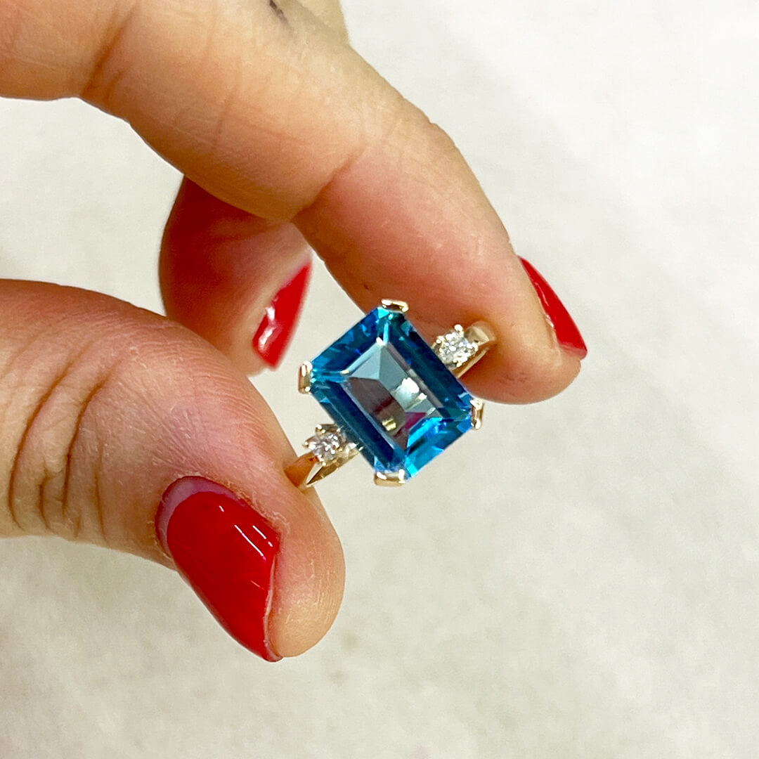 Anillo con Topacio Swiss Blue 14k