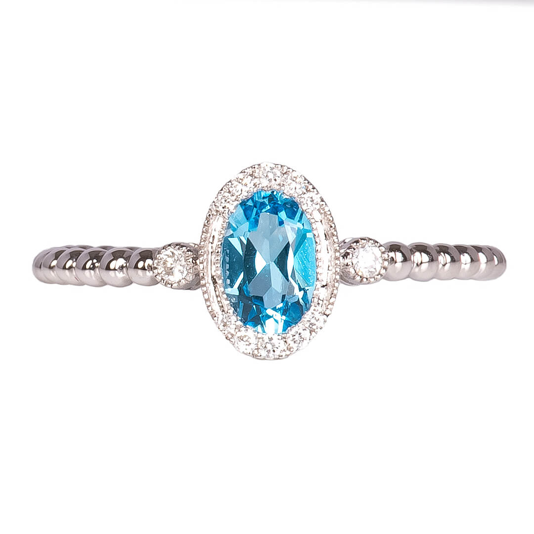 Anillo con Topacio Swiss Blue Corte Oval y Diamantes 0.10qts con Brazos Bolitas