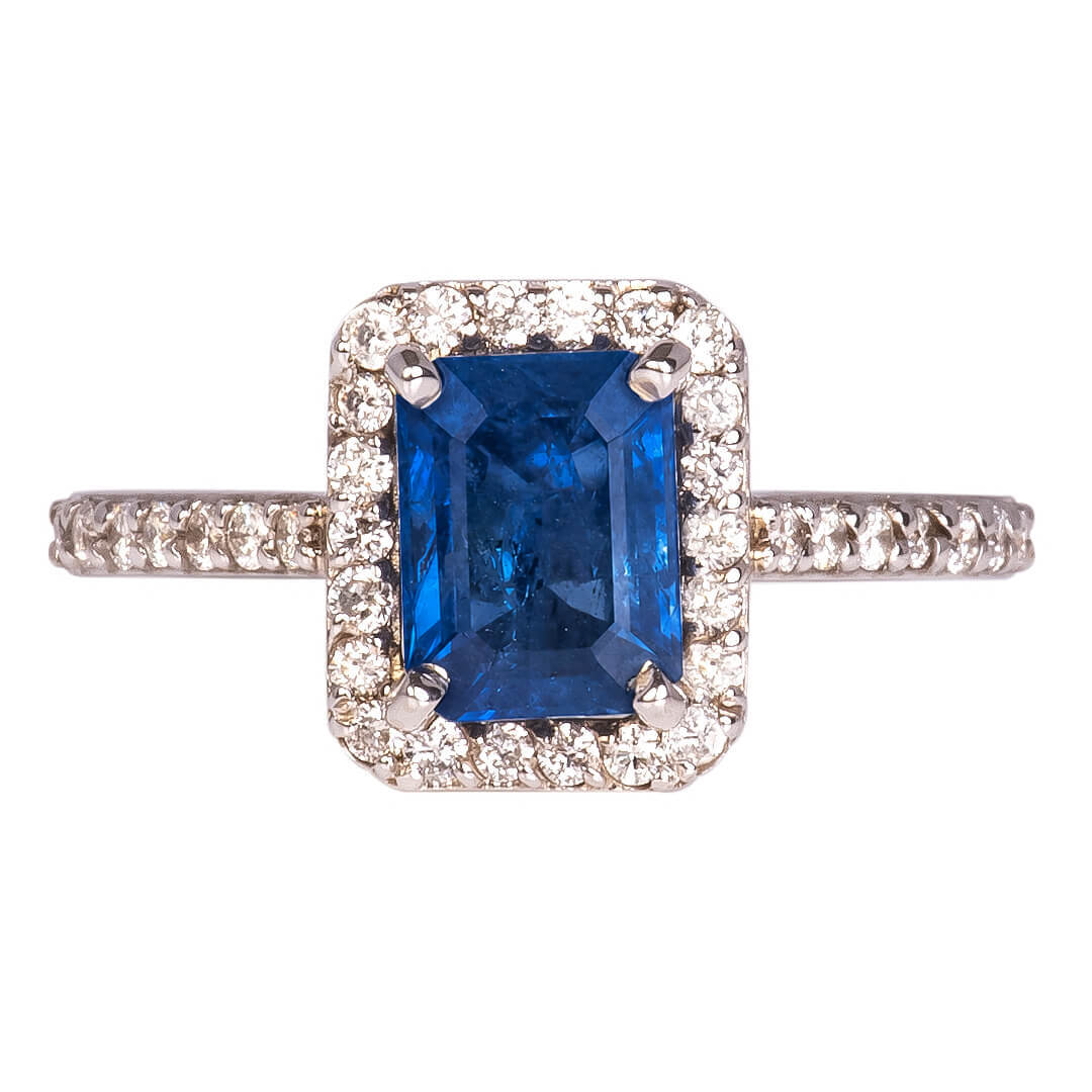 Anillo con Zafiro Natural 1.67qts y Diamantes Naturales 0.38qts