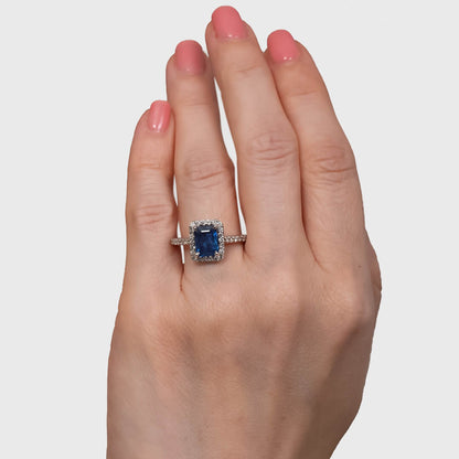 Anillo con Zafiro Natural 1.67qts y Diamantes Naturales 0.38qts