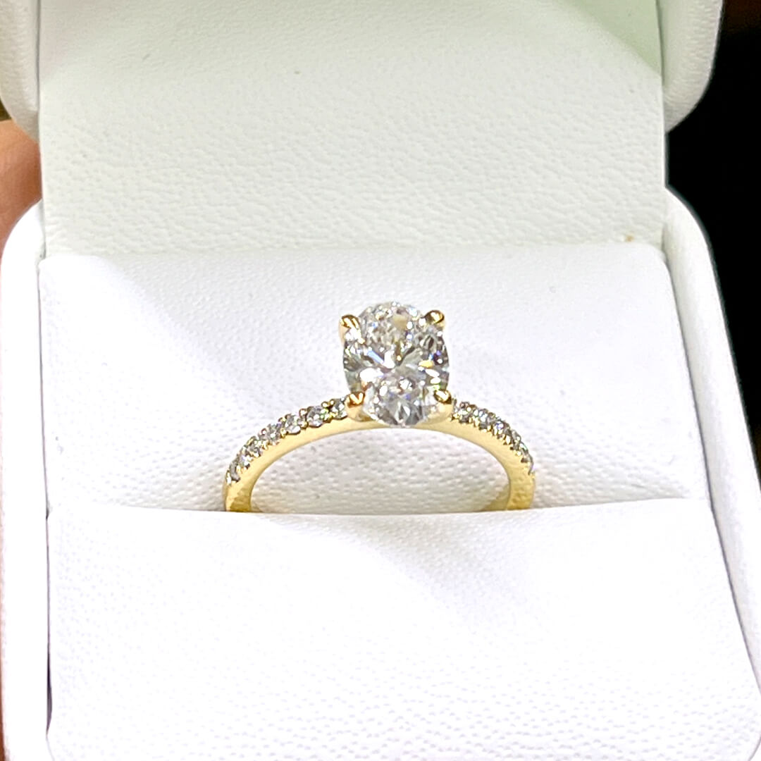 Anillo de Compromiso con Diamante de Laboratorio Corte Oval 1.72qts