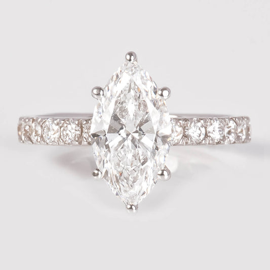 Anillo de Compromiso con Diamantes Labgrown Corte Marquise y Diamantes Laterales 2.08qts