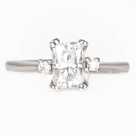 Anillo de Compromiso con Moissanita Corte Radiante 1.00qt 7x5mm