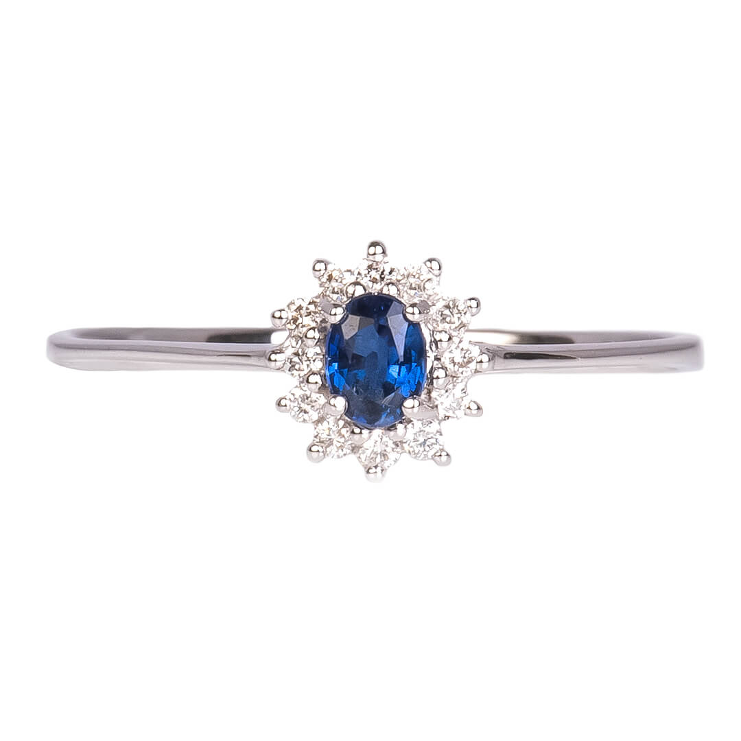 Anillo tipo Diana con Zafiro Oval 0.20qts y Diamantes Naturales 0.10qts