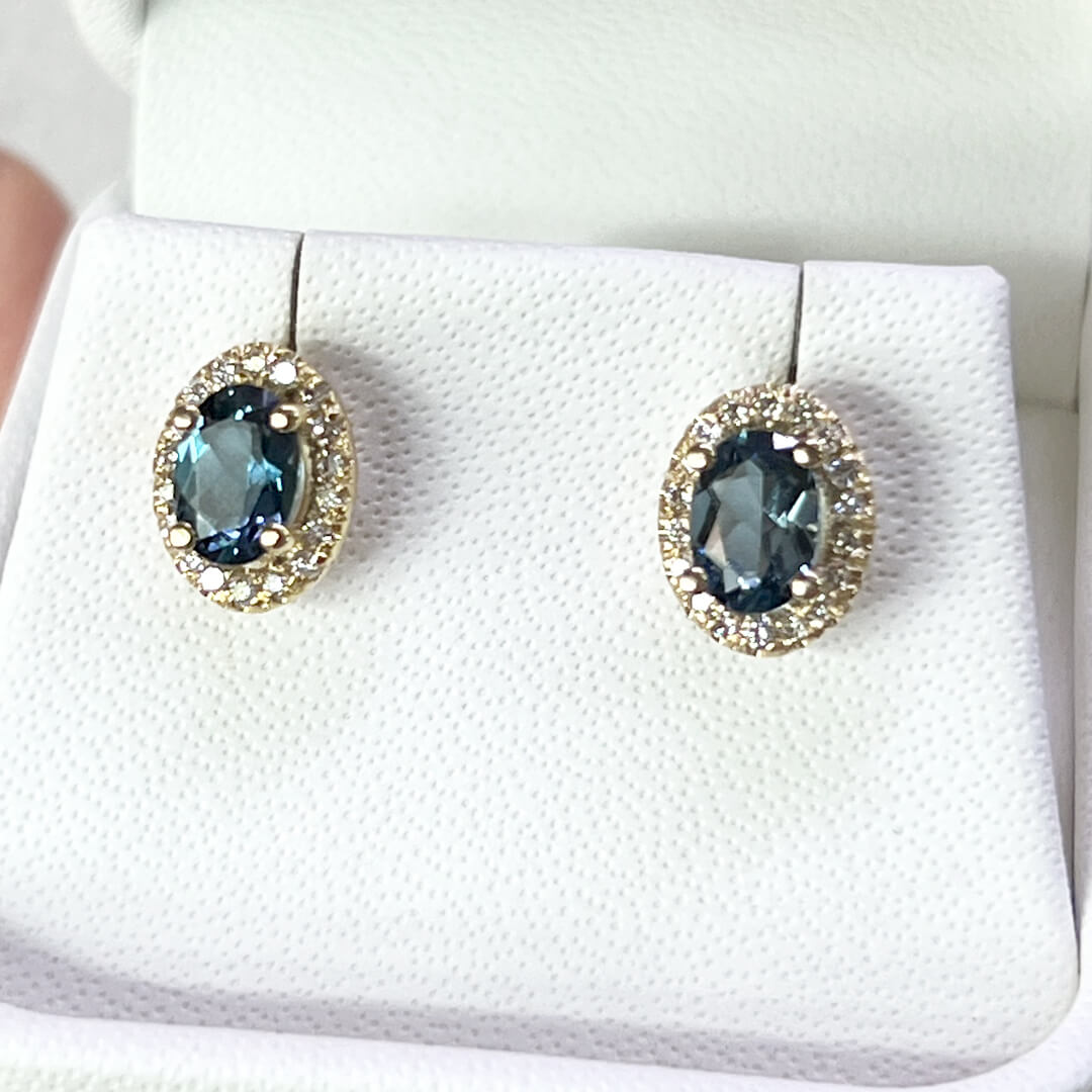 Aretes Halo Topacio "London Blue" 1.60qts y Diamantes Naturales 0.27qts