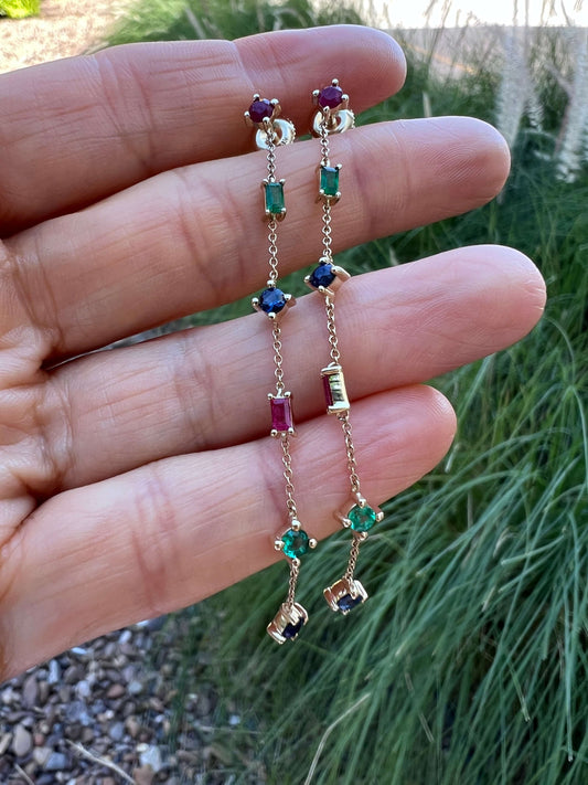 Aretes Cadena con Rubí, Zafiro y Esmeralda