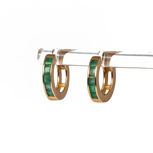 Aretes Huggies con Esmeraldas Naturales 14k