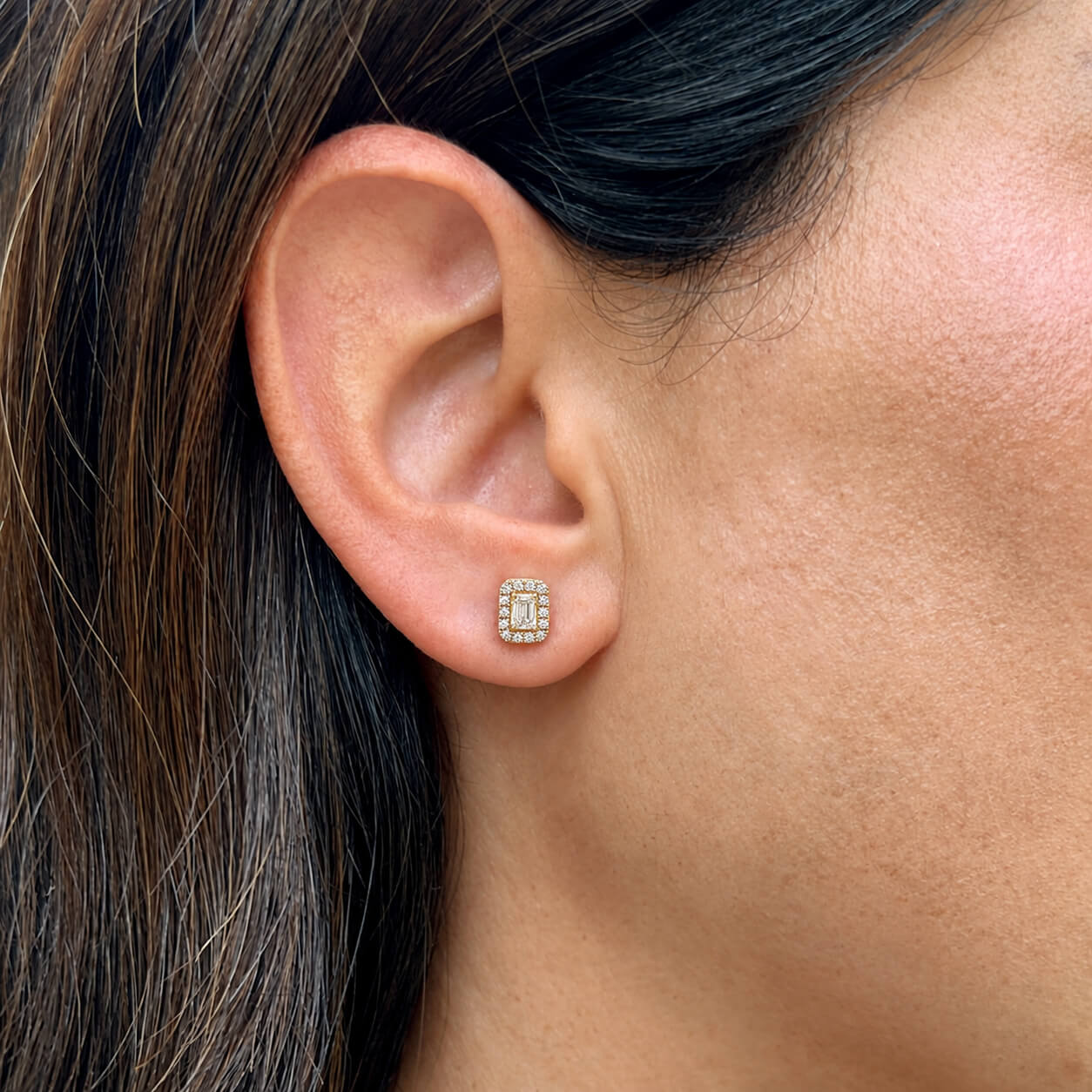 Aretes de Diamantes Naturales Rectangular con Halo