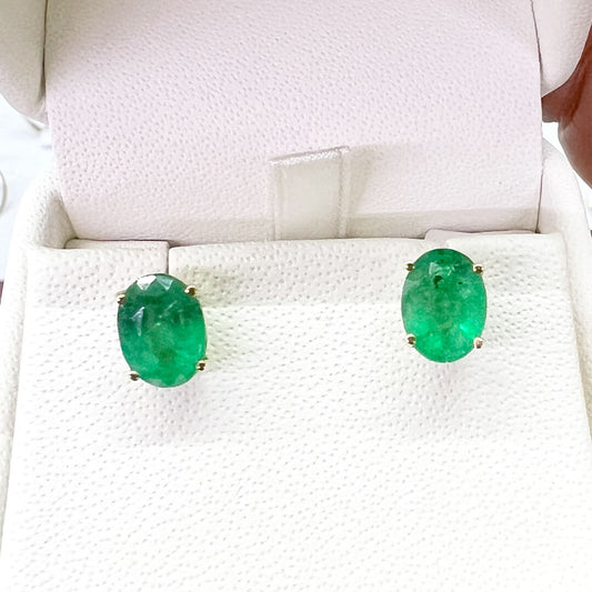 Aretes con Esmeraldas Ovales 8x6 mm