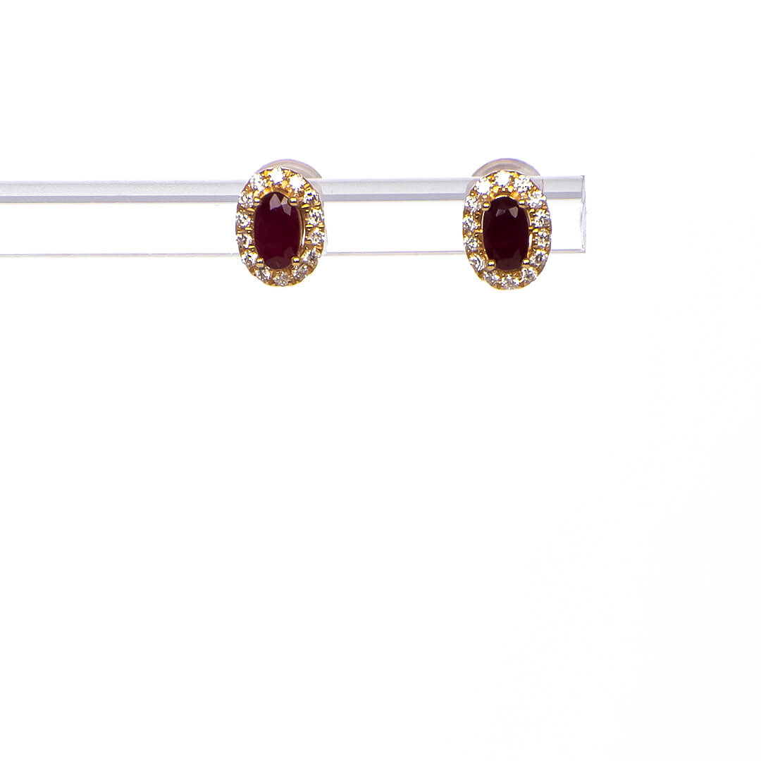 Aretes con Rubies Ovales 0.60qts y Diamantes Nat 0.18qts