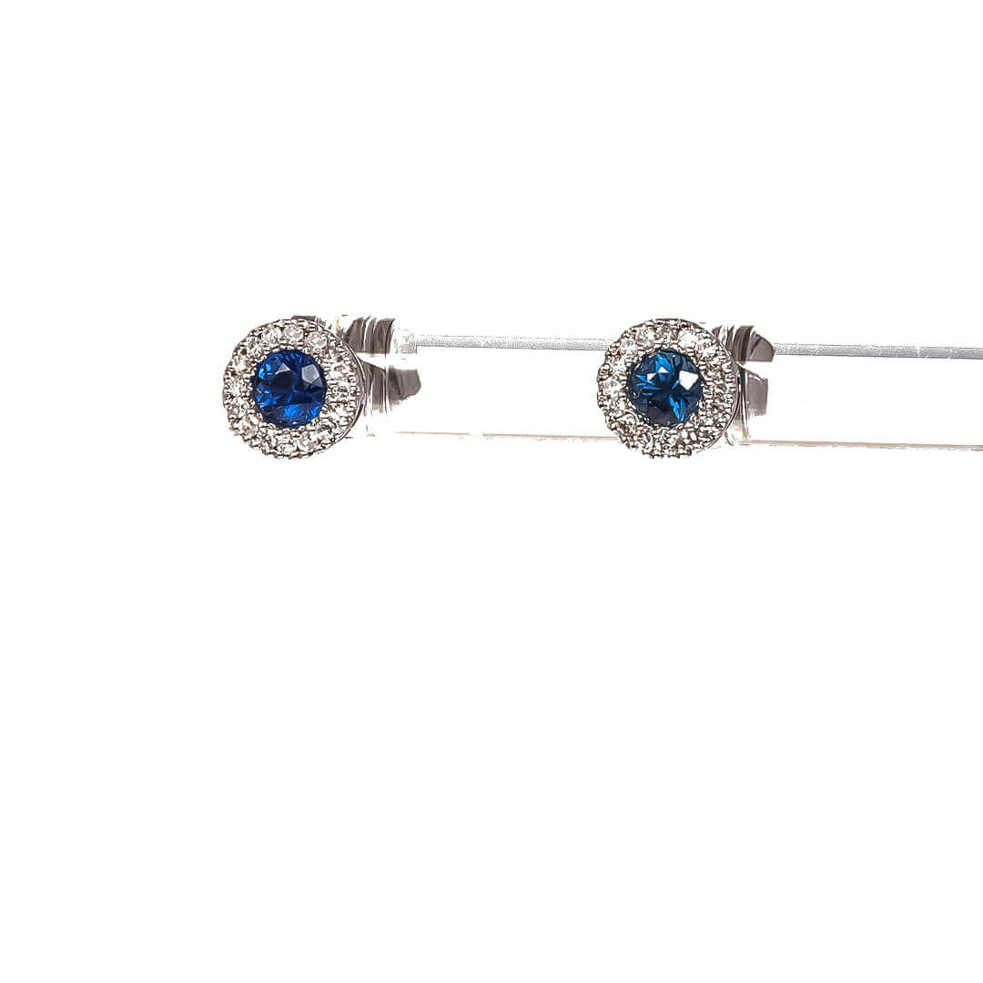 Aretes con Zafiros 0.30qts y Halo de Diamantes Naturales 0.10qts