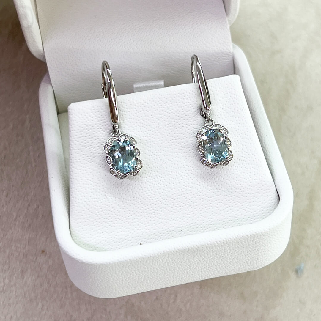 Aretes con con Aguamarina y Diamantes Naturales 0.08qts