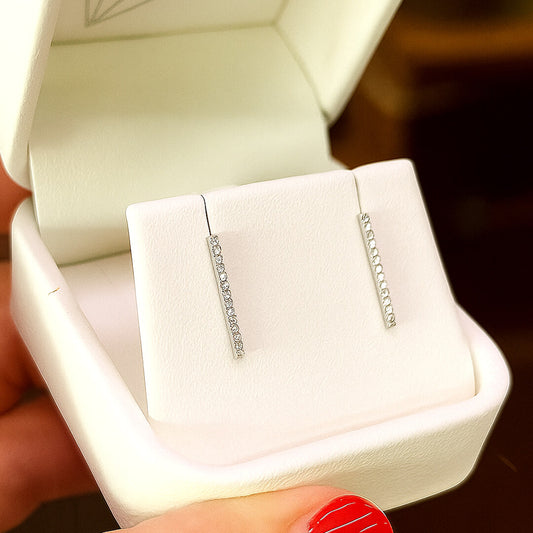 Aretes de Barrita con Diamantes Naturales 0.05qts