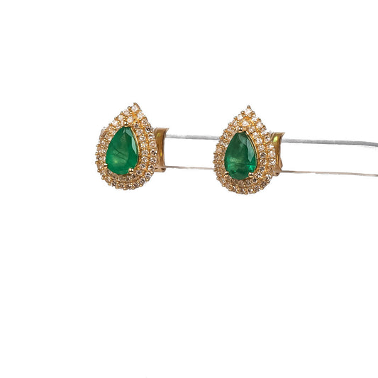 Aretes de Esmeraldas 0.70qts y Halo de Diamantes 0.26qts