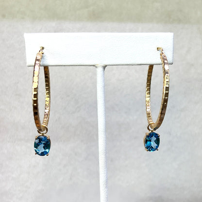 Arracada de Tubo Facetado con Dije de Topacio