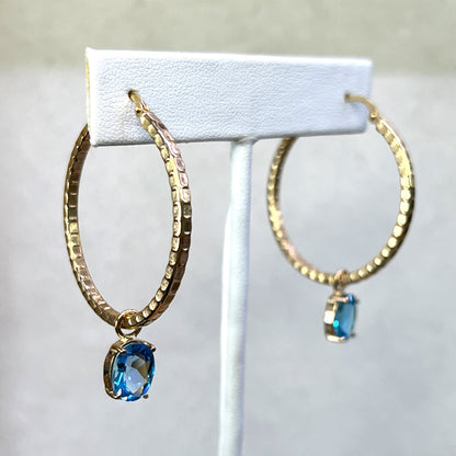 Arracada de Tubo Facetado con Dije de Topacio